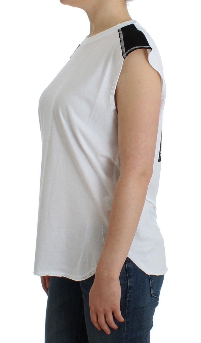 White sleeveless cotton top