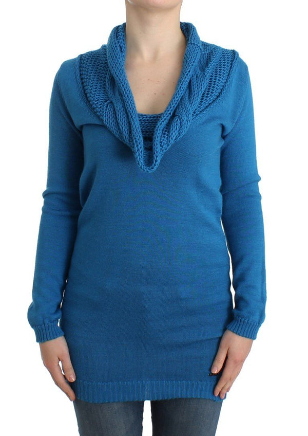 Blue knitted scoopneck sweater