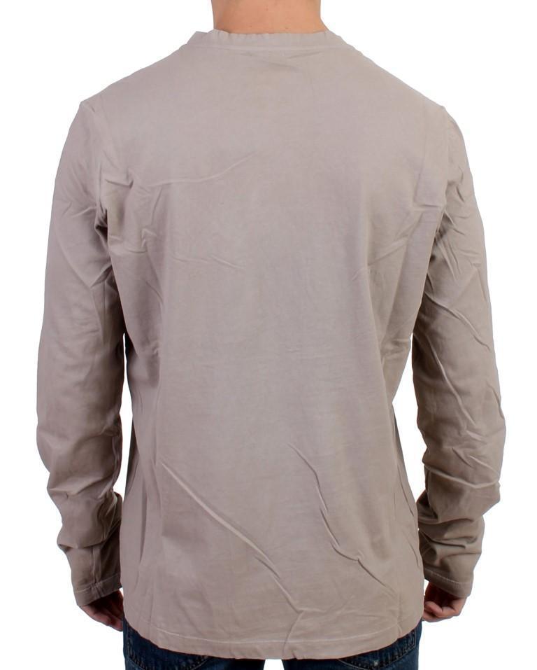 Gray crewneck long sleeve t-shirt